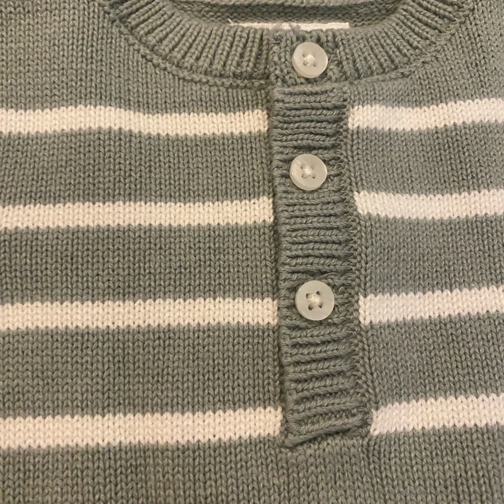 One Piece Onesie organic cotton Gray white striped New size 3 month 😊